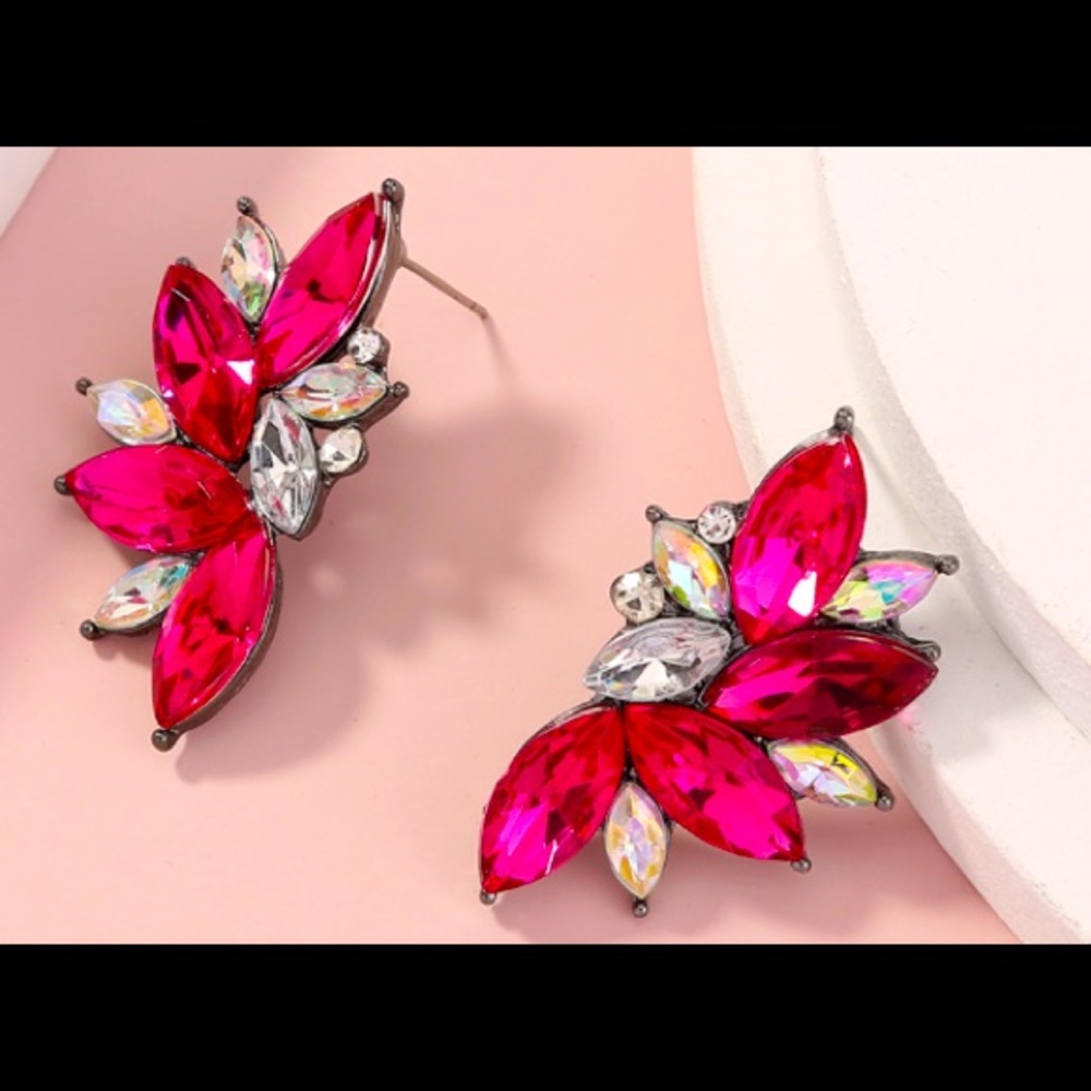 Vintage Style Stud Earring - NWT